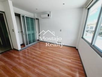 Venta de Casa amplia, Condominio Hacienda Barcelona, Santa Ana