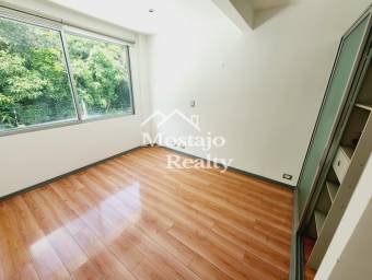 Venta de Casa amplia, Condominio Hacienda Barcelona, Santa Ana