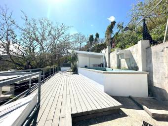 Se alquila casa con lote de mas de 1500m2 en Piedades Santa Ana 26-1102