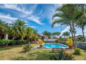 VENTA DE CASA DE LUJO CON DOS APARTAMENTOS Y PISCINA, HEREDIA, PARQUE RESIDENCIAL CARIARI - 9722829 