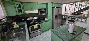 Se vende casa con uso de suelo mixto en San Rafael Abajo 25-1864 Se vende casa con uso de suelo mixto en San Rafael Abajo 25-1864