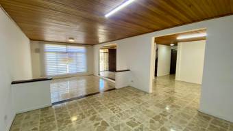 Se vende casa con patio en Zapote San José 26-1223 Se vende casa con patio en Zapote San José 26-1223