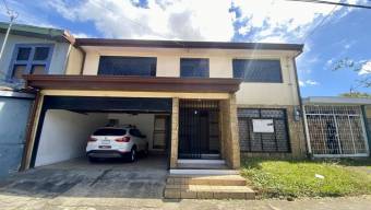 Se vende casa con patio en Zapote San José 26-1223