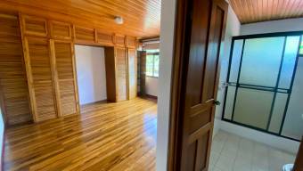 Se vende casa con patio en Zapote San José 26-1223