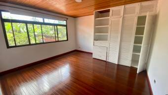 Se vende casa con patio en Zapote San José 26-1223