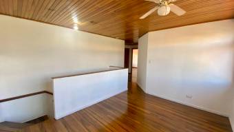 Se vende casa con patio en Zapote San José 26-1223 Se vende casa con patio en Zapote San José 26-1223