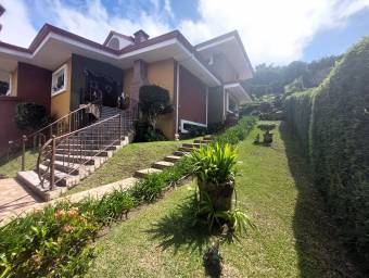 Se vende casa con lote con más 2200 m2 en San Jerónimo Moravia 25-783