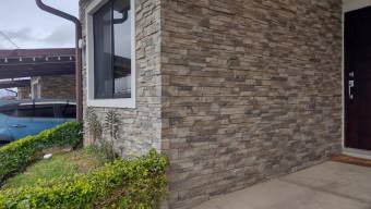 Se vende casa en La Trinidad Moravia 26-352