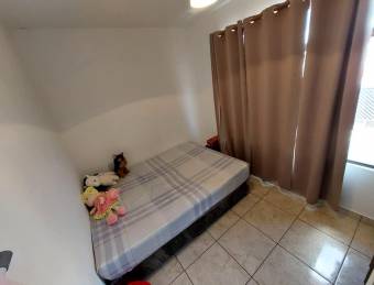 Se vende casa con patio en San Pablo Heredia 26-1080