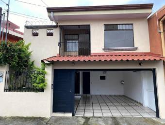 Se vende casa con patio en San Pablo Heredia 26-1080