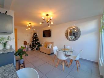 Se vende casa con patio en Heredia 26-993