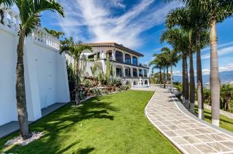 Se vende mansión con lote de más de 5100m2 en San Antonio Escazú  A26-711