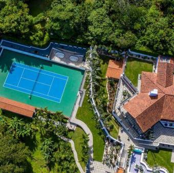 Se vende mansión con lote de más de 5100m2 en San Antonio Escazú  A26-711