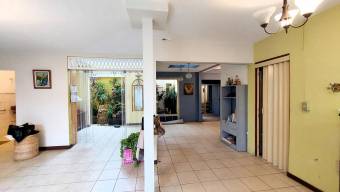 Se vende casa con jardín interno en Catedral San José 25-825 Se vende casa con jardín interno en Catedral San José 25-825