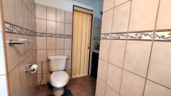 Se vende casa con jardín interno en Catedral San José 25-825 Se vende casa con jardín interno en Catedral San José 25-825