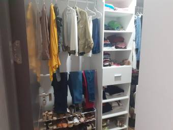 Se vende apartamento con mucha luz natural en San Pablo Heredia 24-1768