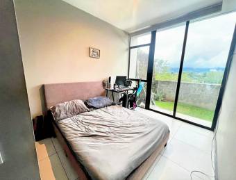 Se vende apartamento en Heredia 26-698