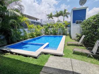 Se vende apartamento con mucha luz natural en Ulloa Heredia 23-1355