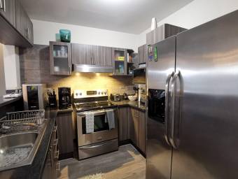 Se vende apartamento con mucha luz natural en Ulloa Heredia 23-1355