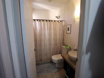 Se vende apartamento con mucha luz natural en Ulloa Heredia 23-1355