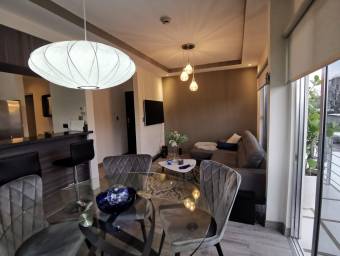 Se vende apartamento con mucha luz natural en Ulloa Heredia 23-1355