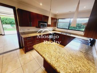 Venta de Casa en Condominio Almeria, Pozos de Santa Ana