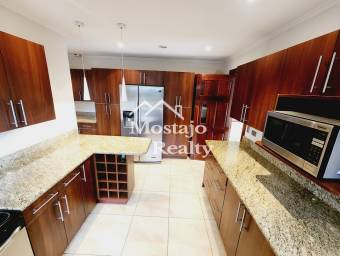 Venta de Casa en Condominio Almeria, Pozos de Santa Ana