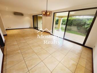 Venta de Casa en Condominio Almeria, Pozos de Santa Ana