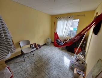 Se vende casa con dos apartamentos para alquilar en Goicoechea San José 26-355