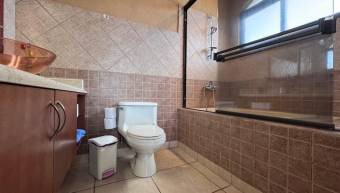 ¡Gran Oportunidad! Venta de Casa Esquinera en Condominio 