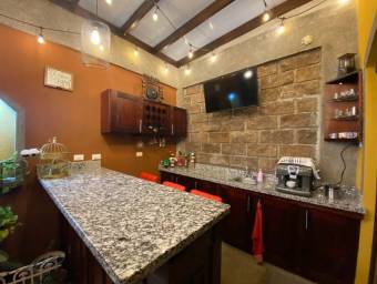 ¡Gran Oportunidad! Venta de Casa Esquinera en Condominio 