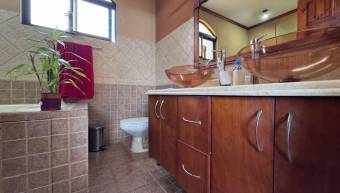 ¡Gran Oportunidad! Venta de Casa Esquinera en Condominio 