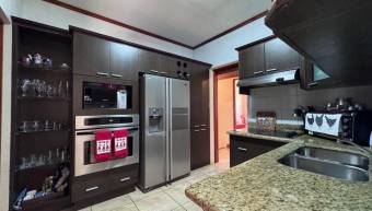 ¡Gran Oportunidad! Venta de Casa Esquinera en Condominio 