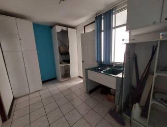 Se vende casa con uso de suelo mixto en Guadalupe San José 26-580