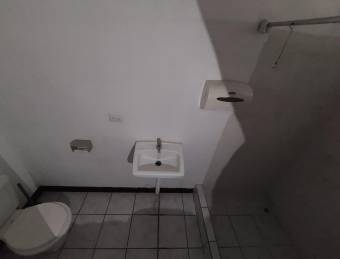 Se vende casa con uso de suelo mixto en Guadalupe San José 26-580