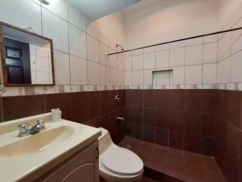 Se vende casa con uso de suelo mixto en Escazú Centro 26-1807