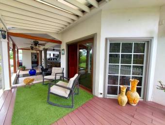 Se vende casa con amplio patio en La Guácima Alajuela 24-919
