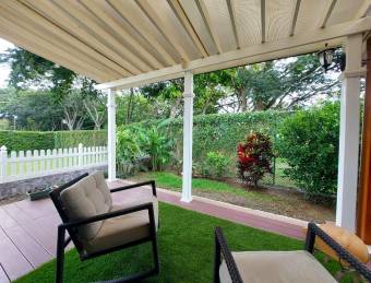 Se vende casa con amplio patio en La Guácima Alajuela 24-919