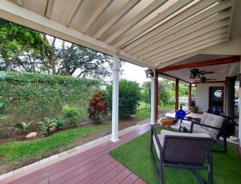 Se vende casa con amplio patio en La Guácima Alajuela 24-919