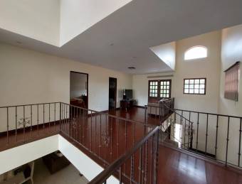 Se vende casa con amplio patio en San Miguel Heredia 26-693