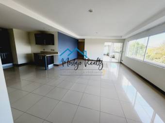 Venta de apartamento amplio en Condominio, San Antonio de Escazú