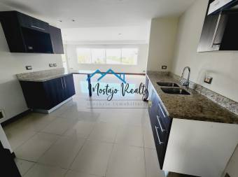Venta de apartamento amplio en Condominio, San Antonio de Escazú