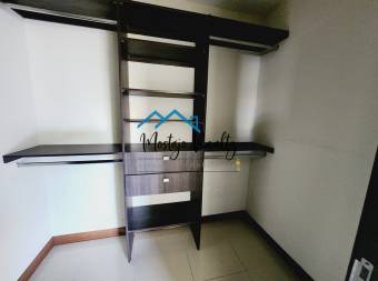 Venta de apartamento amplio en Condominio, San Antonio de Escazú