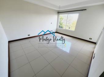Venta de apartamento amplio en Condominio, San Antonio de Escazú