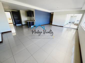 Venta de apartamento amplio en Condominio, San Antonio de Escazú