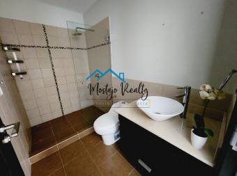 Venta de apartamento amplio en Condominio, San Antonio de Escazú