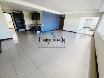 Venta de apartamento amplio en Condominio, San Antonio de Escazú