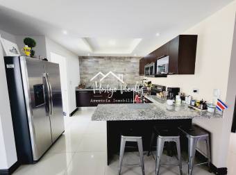 Casa en Venta en Condominio Río Palma, Escazú