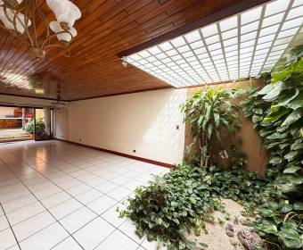 House for sale in Tibás, Cinco Esquinas.