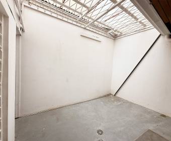 House for sale in Freses de Curridabat, in a gated community.